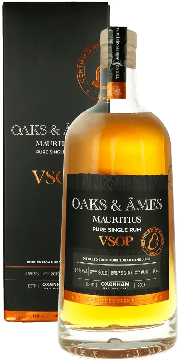 Oaks Ames VSOP Rum Umverpackung und Flasche