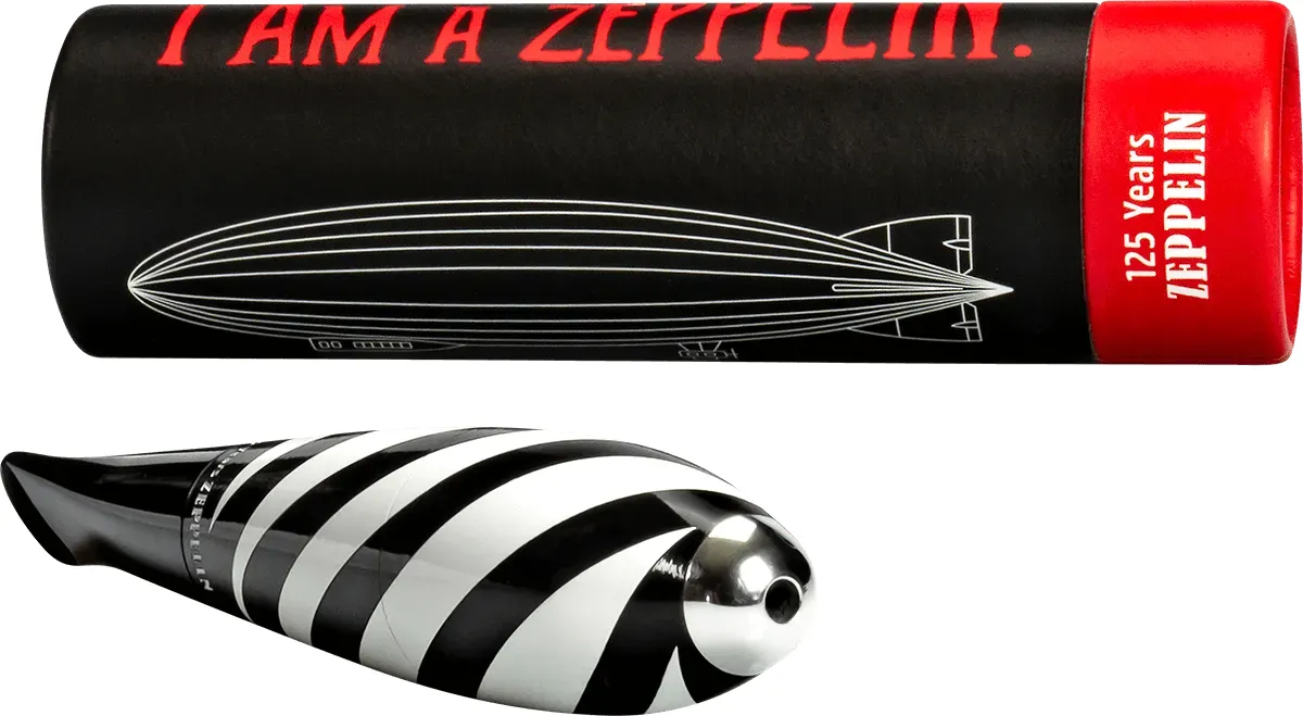 Vauen Pfeife Zeppelin schwarz/weiß Limited Edition Verpackung mit Pfeife davor liegend